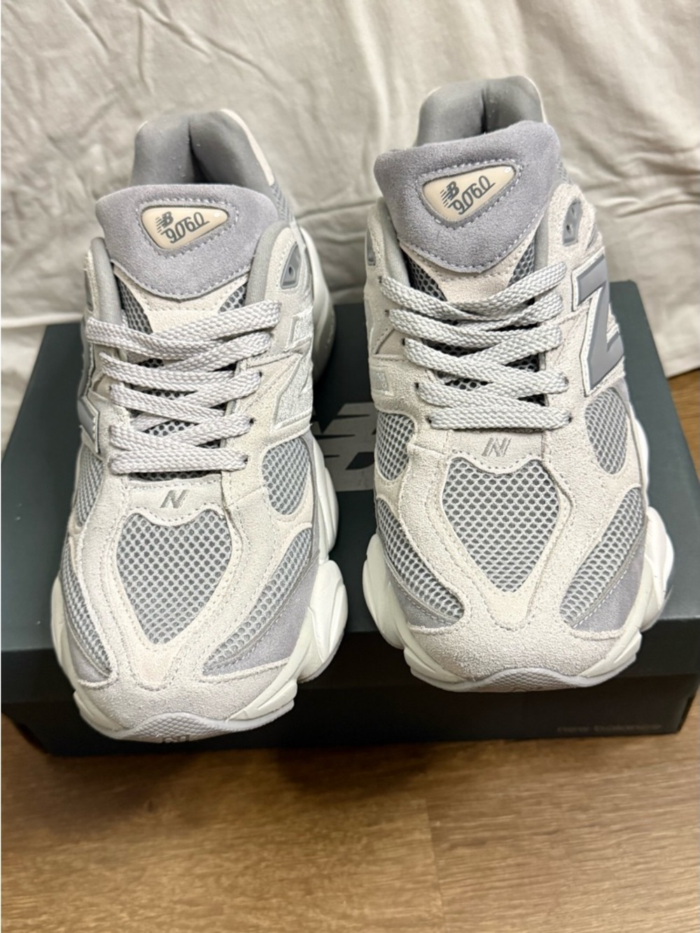 New Balance 9060 Sneakers Shoes Size 10 Women’s - Men’s 8.5 - Picture 2 of 7